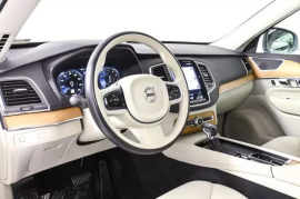 2022 Volvo XC90 T6 Momentum