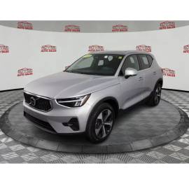 2023 Volvo XC40 B5 Plus Bright Theme