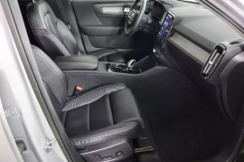 2023 Volvo XC40 B5 Plus Bright Theme