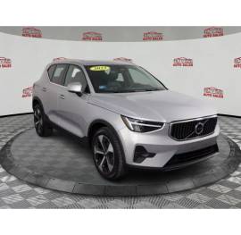 2023 Volvo XC40 B5 Plus Bright Theme